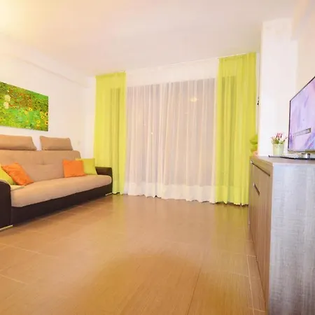 Apartament Parque Royal 5 *